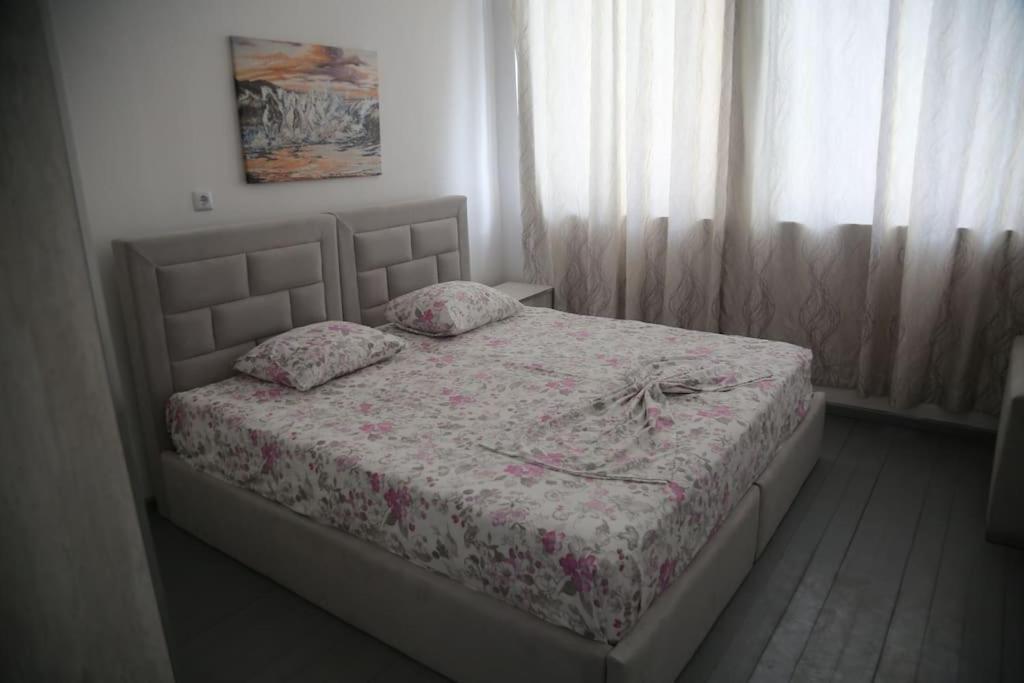 Cityscape Saranda Bagian luar foto